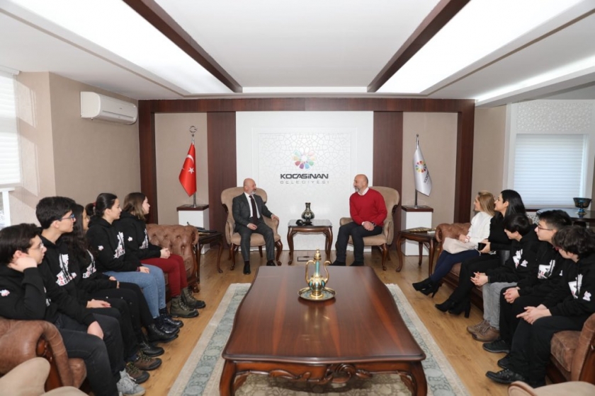 BAŞKAN ÇOLAKBAYRAKDAR, “İNSAN ODAKLI TEKNOLOJİK ŞEHİRLER İNŞA EDİLMELİ”