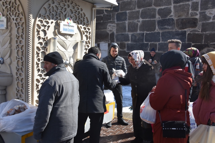 KOCASİNAN BELEDİYESİ’NDEN VATANDAŞLARA SICAK ÇORBA İKRAMI