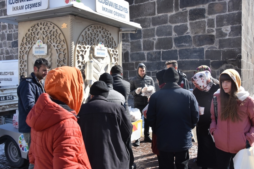 KOCASİNAN BELEDİYESİ’NDEN VATANDAŞLARA SICAK ÇORBA İKRAMI