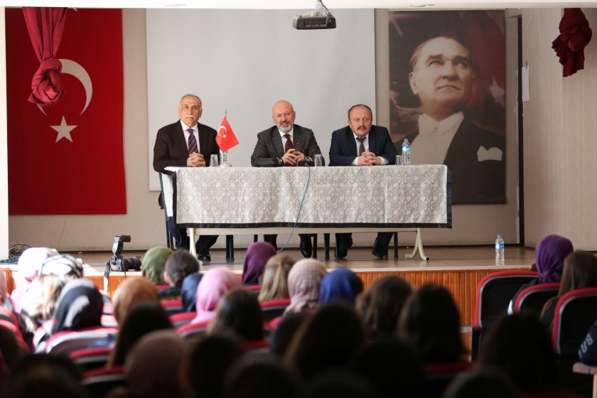 BAŞKAN ÇOLAKBAYRAKDARDAN GENÇLERE ALTIN ÖĞÜTLER