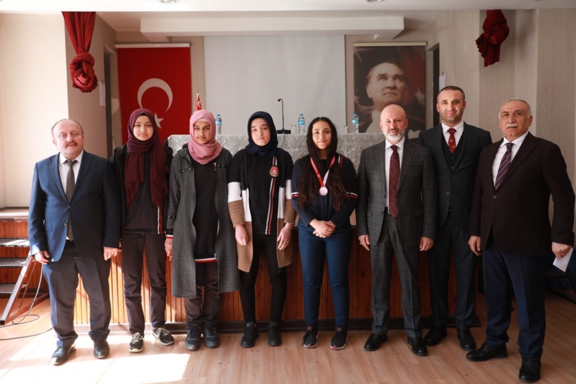 BAŞKAN ÇOLAKBAYRAKDARDAN GENÇLERE ALTIN ÖĞÜTLER
