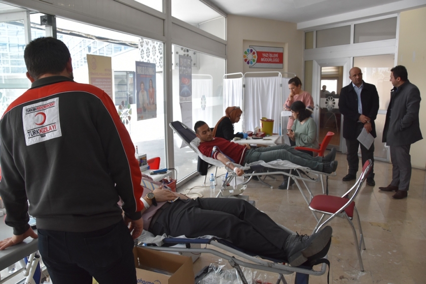 KOCASİNAN BELEDİYESİ PERSONELİNDEN KIZILAY’A KAN BAĞIŞI