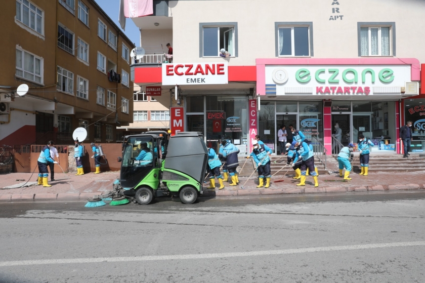 KOCASİNAN BELEDİYESİNDEN SOKAK SOKAK DEZENFEKTE ÇALIŞMASI