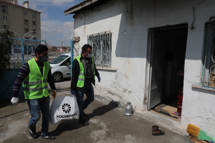 KOCASİNAN BELEDİYESİ’NDEN İHTİYAÇ SAHİBİ AİLELERE GIDA DESTEĞİ