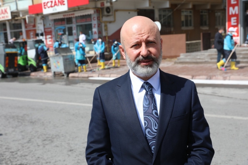 KOCASİNAN’DA HAFTA SONU; AĞAÇ DİKME, HİJYEN VE DEZENFEKTE SEFERBERLİĞİ