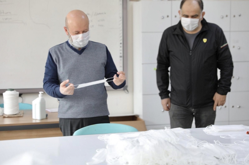 KOCASİNAN, KENDİ ÜRETTİĞİ MASKELERLE TOPLUM SAĞLIĞINA KATKI SAĞLIYOR