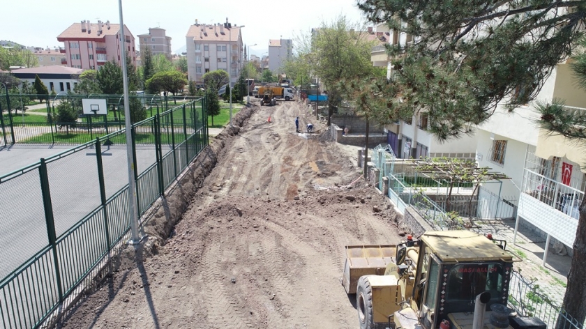 KOCASİNAN BELEDİYESİ’NDEN YENİMAHALLE’DE YOL YENİLEME ÇALIŞMASI