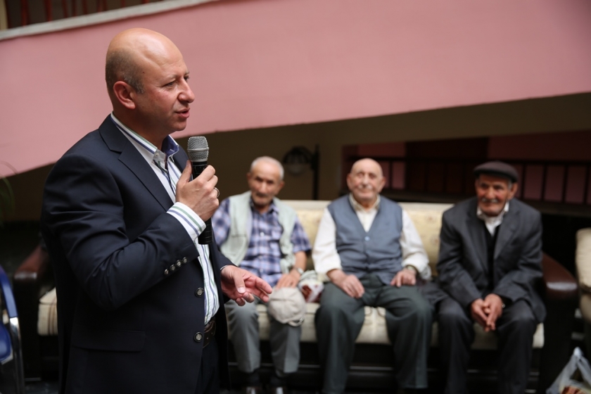 BAŞKAN ÇOLAKBAYRAKDAR YAŞLILARIN HAYIR DUASINI ALDI