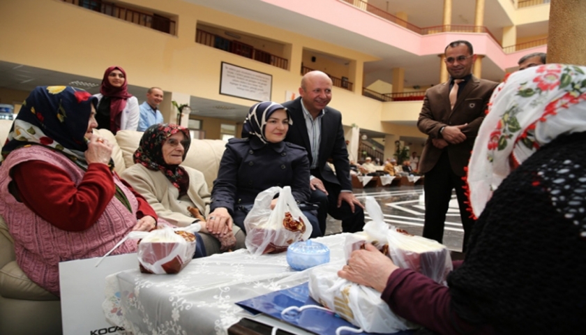 BAŞKAN ÇOLAKBAYRAKDAR YAŞLILARIN HAYIR DUASINI ALDI