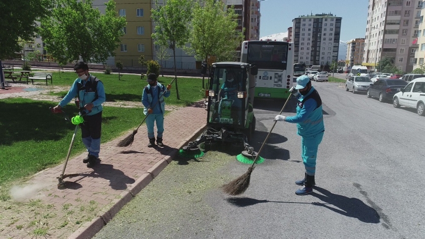 DAHA TEMİZ ÇEVRE İÇİN KOCASİNAN’ DA BAHAR TEMİZLİĞİ DEVAM EDİYOR