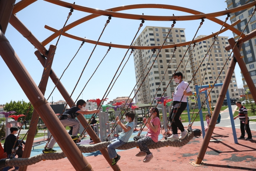 KOCASİNANLI ÇOCUKLAR, DAHA SAĞLIKLI VE GÜVENLİ PARKLARDA VAKİT GEÇİRDİ