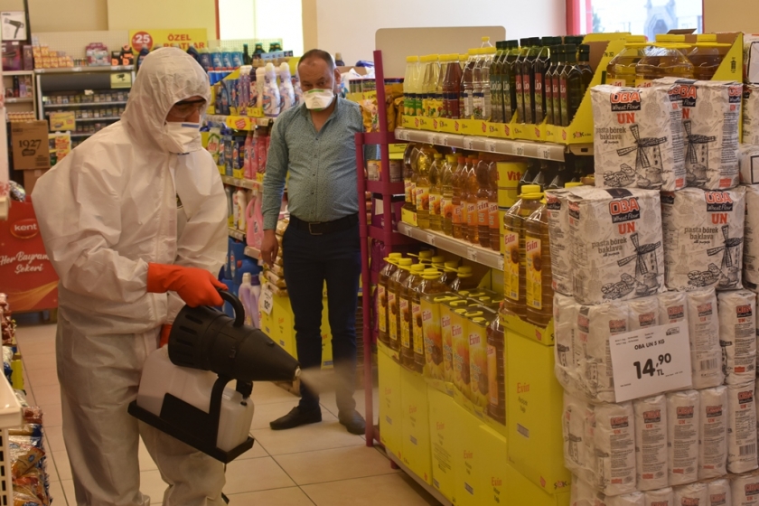 KOCASİNAN BELEDİYESİ, DEZENFEKTE EDİLMEDİK YER BIRAKMIYOR