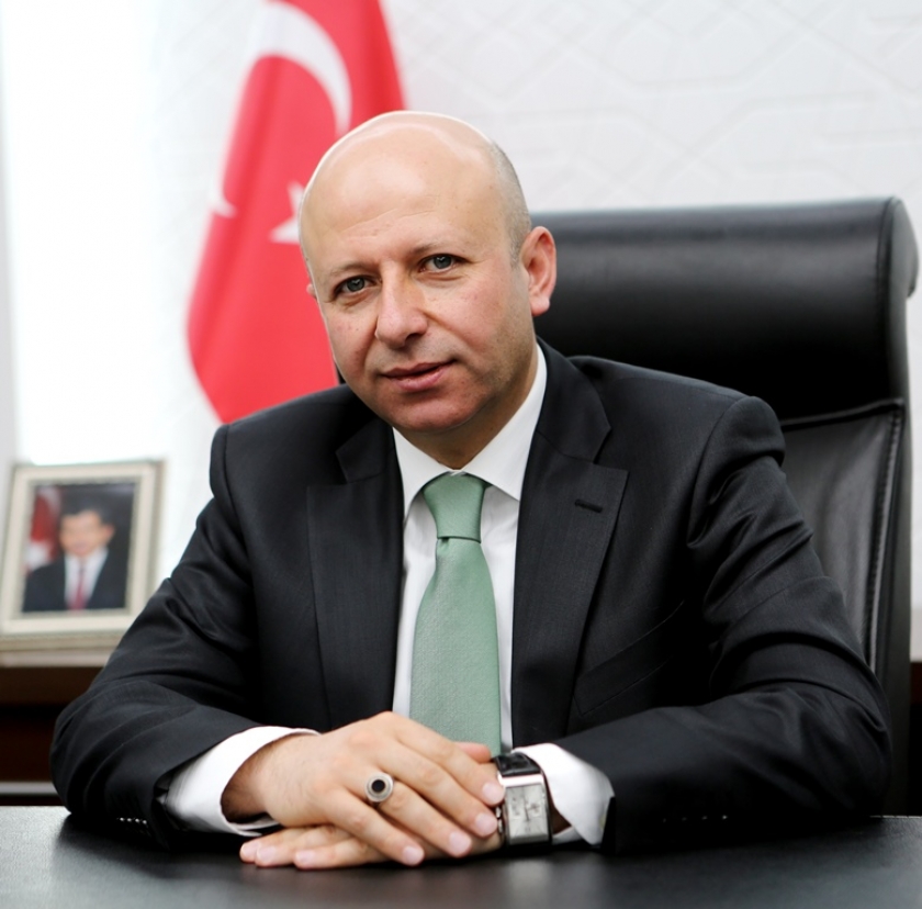 KOCASİNAN, LALELERLE GÖRSEL ŞÖLEN SUNUYOR