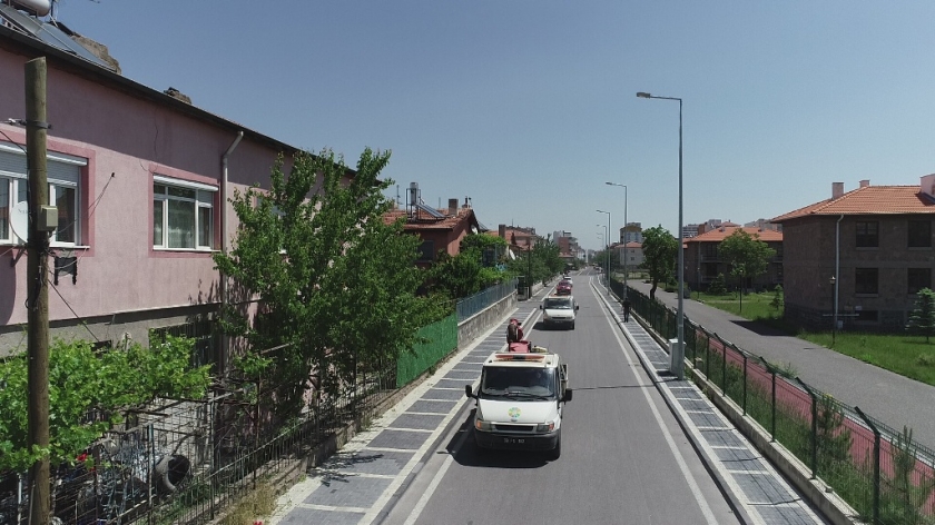 SAĞLIKLI BİR ÇEVRE İÇİN KOCASİNAN’DA TÜM AÇIK ALANLAR İLAÇLANIYOR