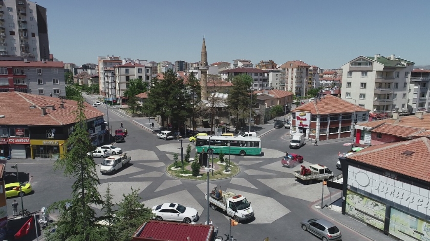 SAĞLIKLI BİR ÇEVRE İÇİN KOCASİNAN’DA TÜM AÇIK ALANLAR İLAÇLANIYOR