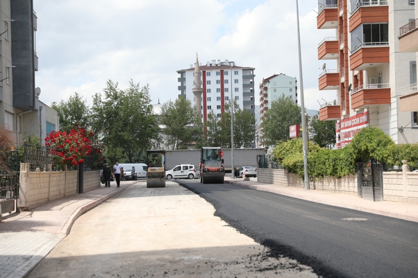KOCASİNAN’DA YENİLEME ÇALIŞMALARI HER GÜN BİR MAHALLE DEVAM EDİYOR