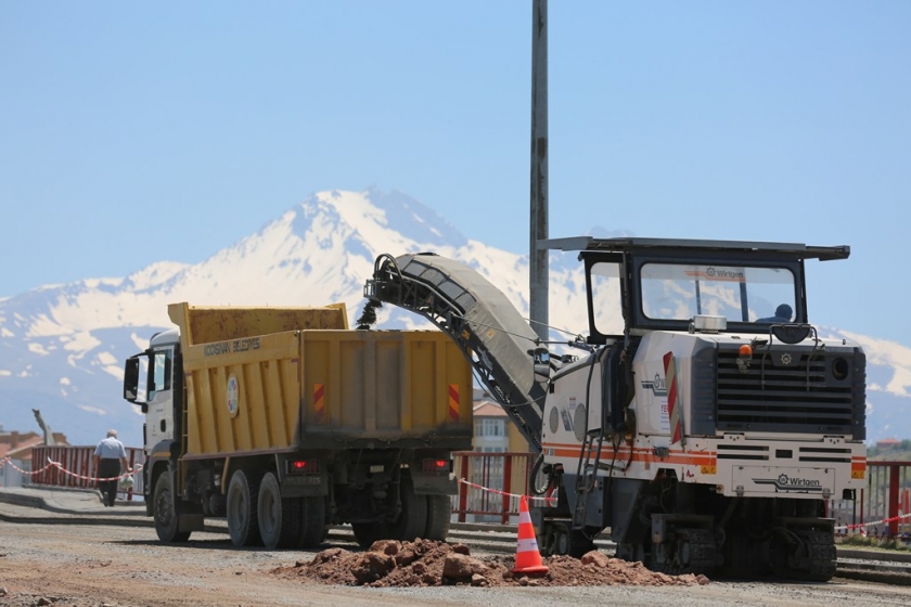 KOCASİNAN’DA YENİLENEN IHLAMUR KÖPRÜSÜ İÇİN 24 SAAT ÇALIŞMA