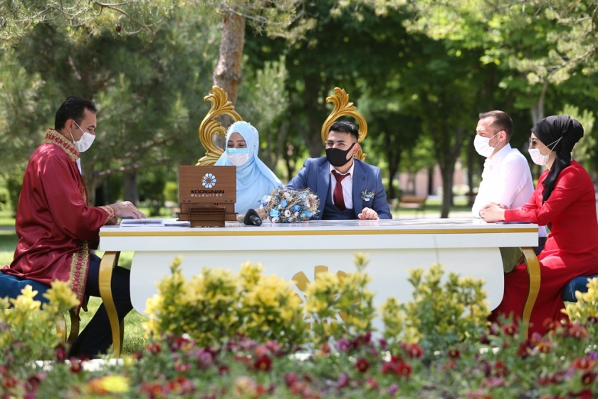 KOCASİNAN’DA NİKAHLAR AÇIK HAVADA KIYILIYOR