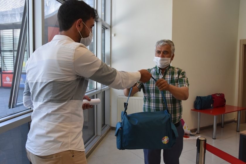 KOCASİNAN’DA 17 BİN 800 BEBEĞE ‘HOŞ GELDİN BEBEK’ HEDİYESİ