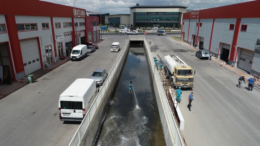 KOCASİNAN’DA KANALLAR DÜZENLİ OLARAK TEMİZLENİYOR