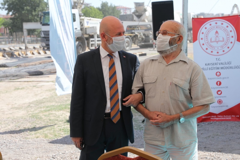 KOCASİNAN’DA 24 DERSLİKLİ ORTAOKUL VE 8 DERSLİKLİ ANAOKULUN TEMELİ ATILDI