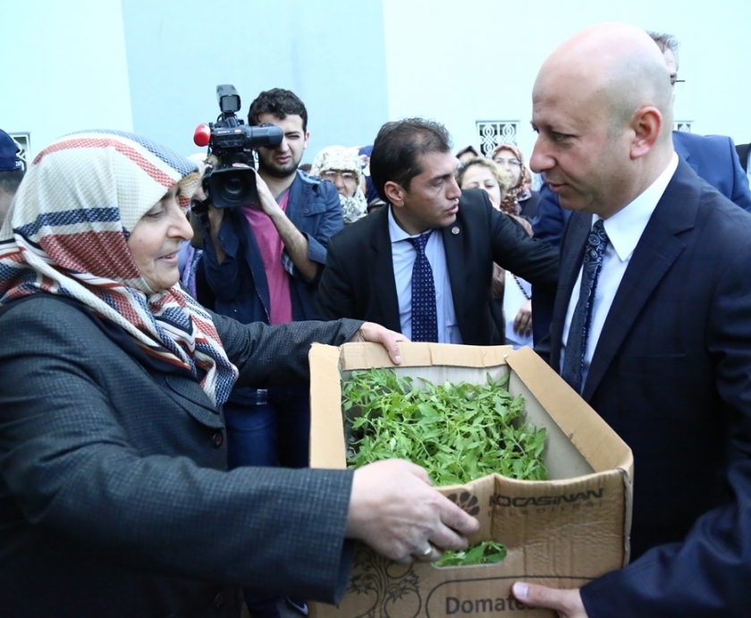 Başkan Çolakbayrakdar," ORGANİK DOMATES FİDESİ DAĞITACAĞIZ”