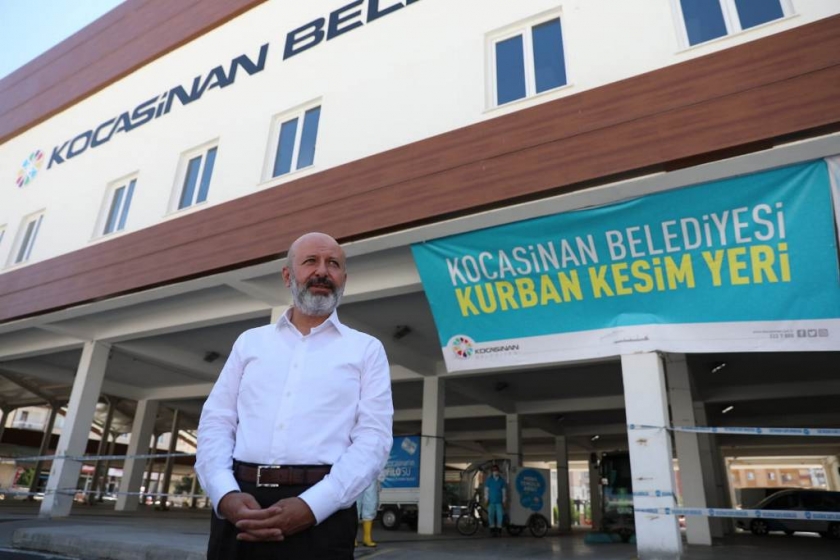 BAŞKAN ÇOLAKBAYRAKDAR, KURBAN KESİM YERİNDE