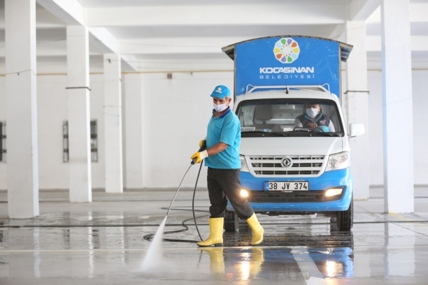 BAŞKAN ÇOLAKBAYRAKDAR, KURBAN KESİM YERİNDE