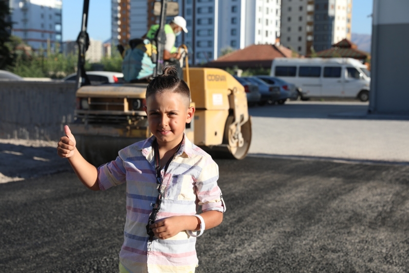 KOCASİNANLI ÇOCUKLAR İSTİYOR, BAŞKAN AMCA YAPIYOR