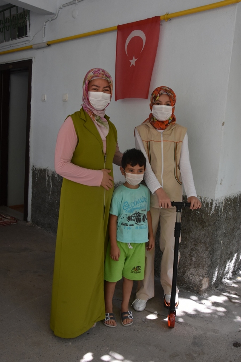 BAŞKAN ÇOLAKBAYRAKDAR, KAHRAMAN BABALARINI MASAL İLE ANLATAN GENÇLERİ ÖDÜLLENDİRDİ