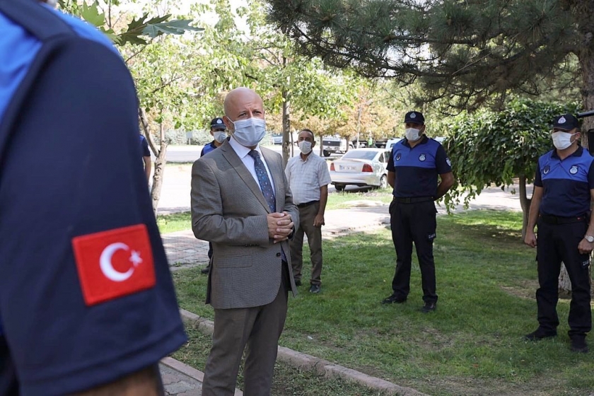 BAŞKAN ÇOLAKBAYRAKDAR, “ZABITA EKİPLERİMİZLE VATANDAŞLARA SAĞLIKLI BİR ORTAM SUNUYORUZ”