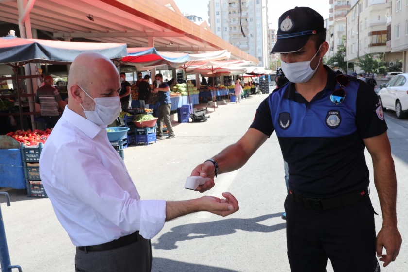 BAŞKAN ÇOLAKBAYRAKDAR’DAN PAZARDA KORONAVİRÜS DENETİMİ