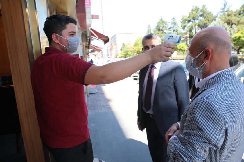 BAŞKAN ÇOLAKBAYRAKDAR’DAN ESNAFA KORONAVİRÜS UYARILARI
