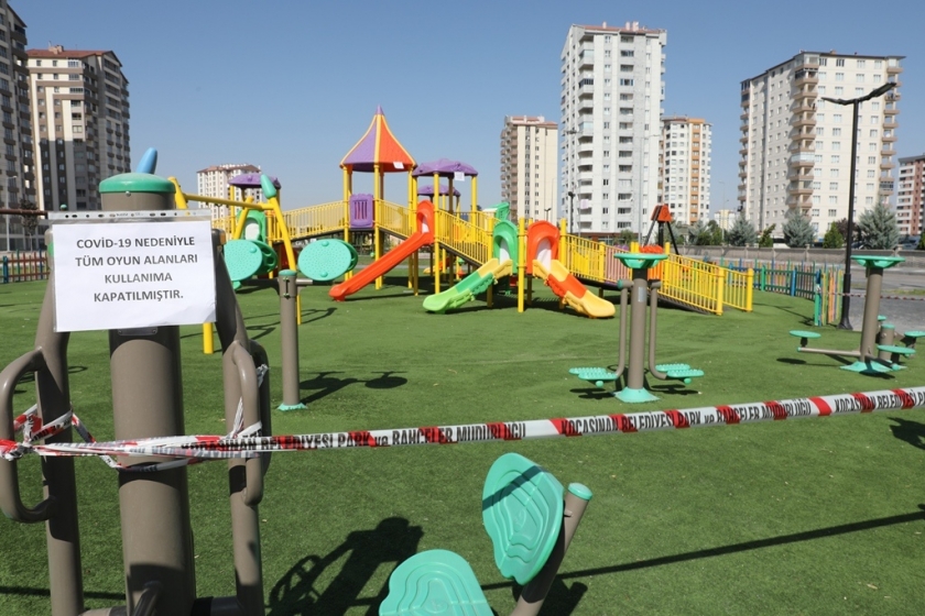 KOCASİNAN’IN PARKLARINDA KORONAVİRÜS ÖNLEMİ