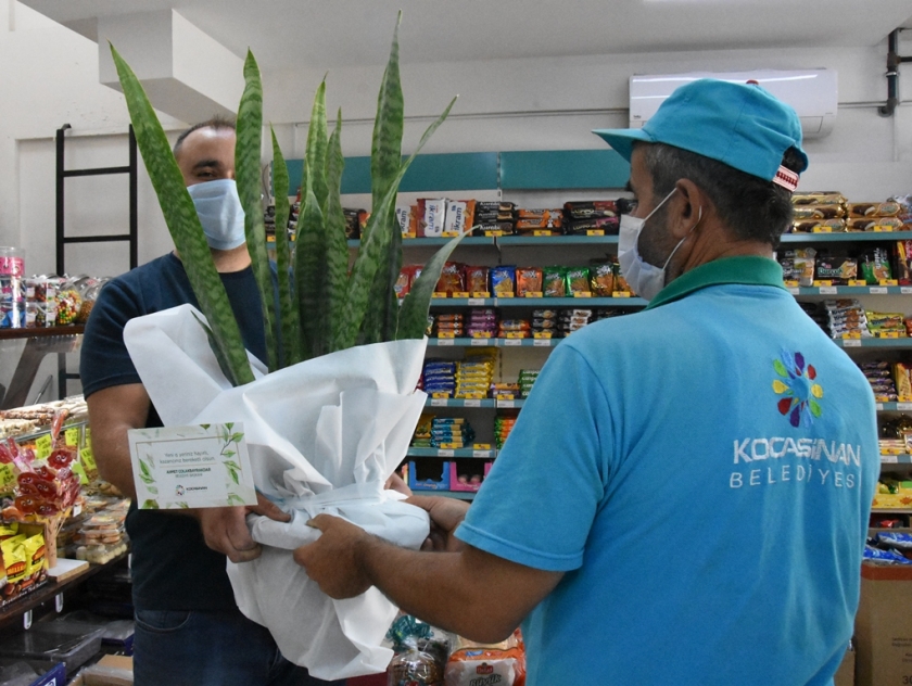KOCASİNAN’DA YENİ AÇILAN İŞ YERLERİNE ‘HAYIRLI OLSUN’ ÇİÇEĞİ