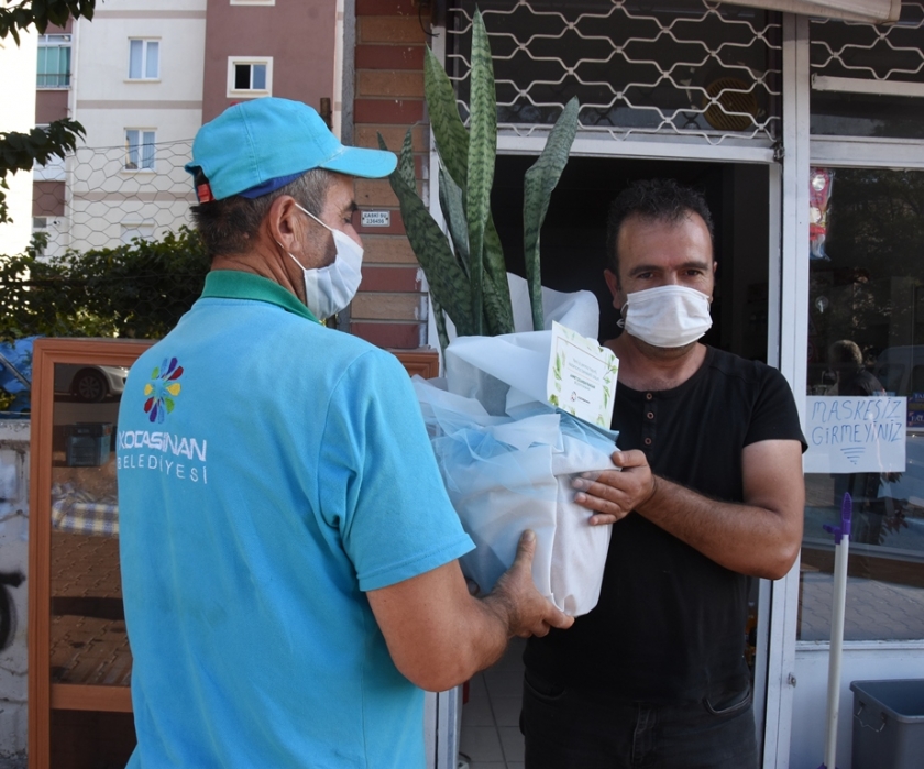 KOCASİNAN’DA YENİ AÇILAN İŞ YERLERİNE ‘HAYIRLI OLSUN’ ÇİÇEĞİ