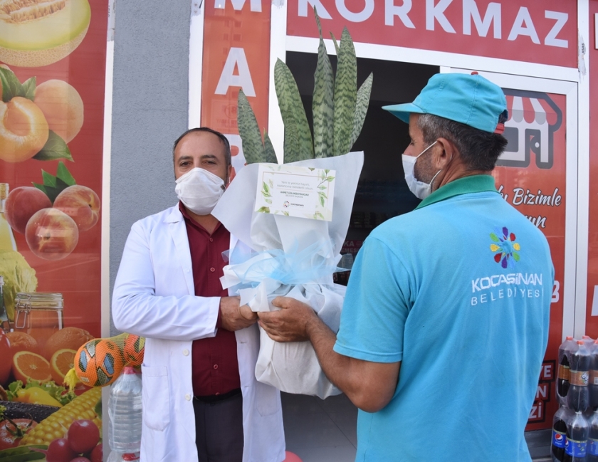KOCASİNAN’DA YENİ AÇILAN İŞ YERLERİNE ‘HAYIRLI OLSUN’ ÇİÇEĞİ
