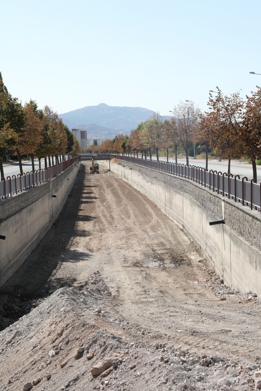 BAŞKAN ÇOLAKBAYRAKDAR, “KANAL ISLAHIYLA ŞEHRİMİZE YAKIŞIR BİR KENT PARÇASI İNŞA EDİYORUZ”