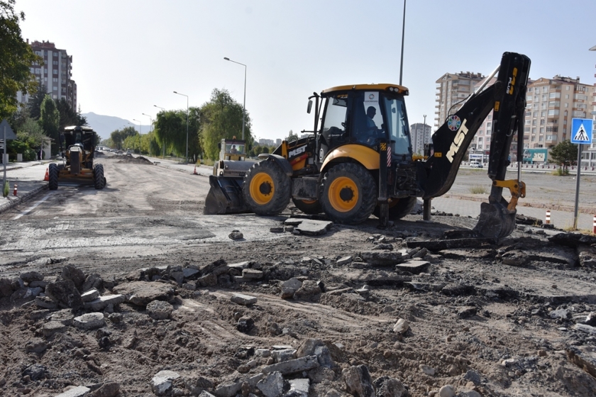 BAŞKAN ÇOLAKBAYRAKDAR’DAN ULAŞIM HAMLESİ