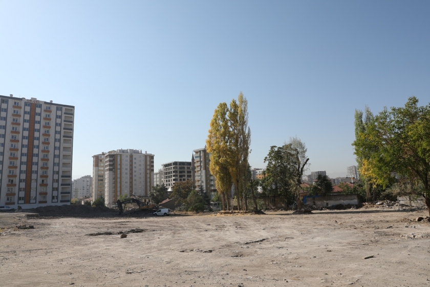 BAŞKAN ÇOLAKBAYRAKDAR, “UĞUREVLER ’İN ÇEHRESİNİ DEĞİŞTİRİYOR VE GÜZELLEŞTİRİYORUZ”
