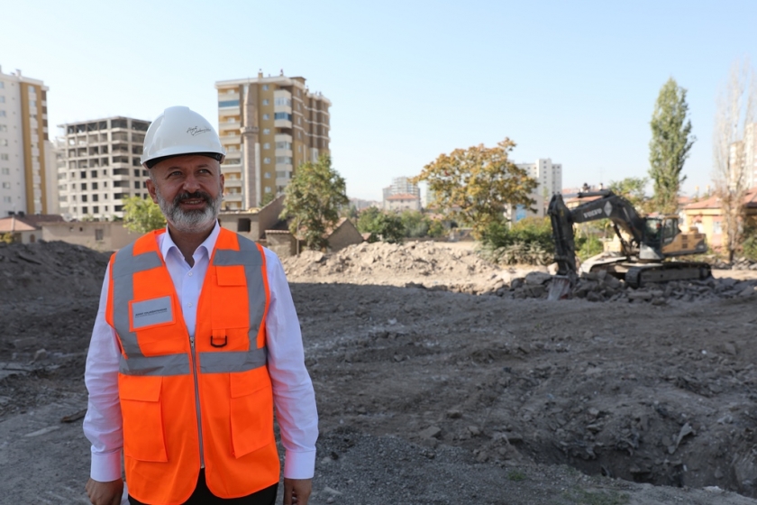 BAŞKAN ÇOLAKBAYRAKDAR, “UĞUREVLER ’İN ÇEHRESİNİ DEĞİŞTİRİYOR VE GÜZELLEŞTİRİYORUZ”