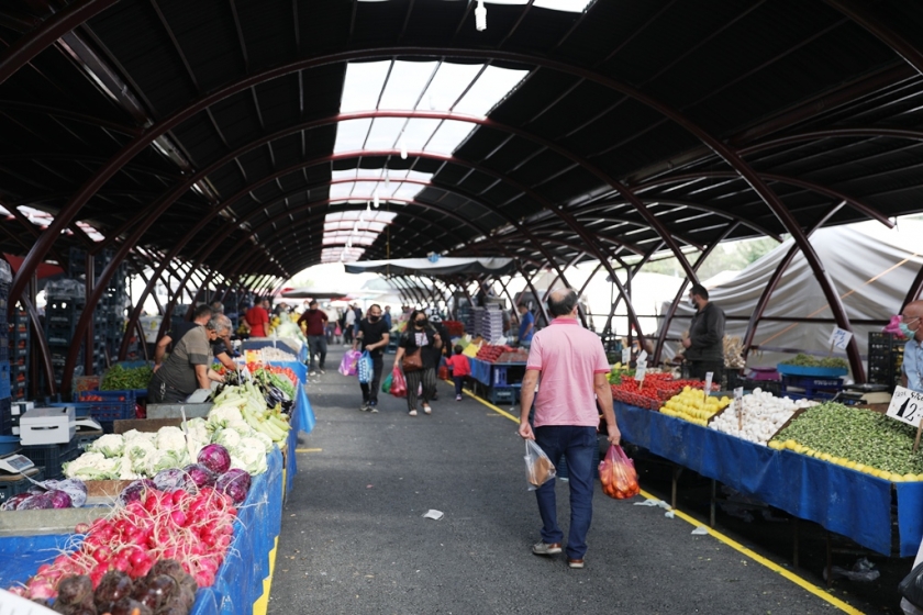 KOCASİNAN, YENİMAHALLE’DEKİ PAZAR YERİNİ YENİLEDİ