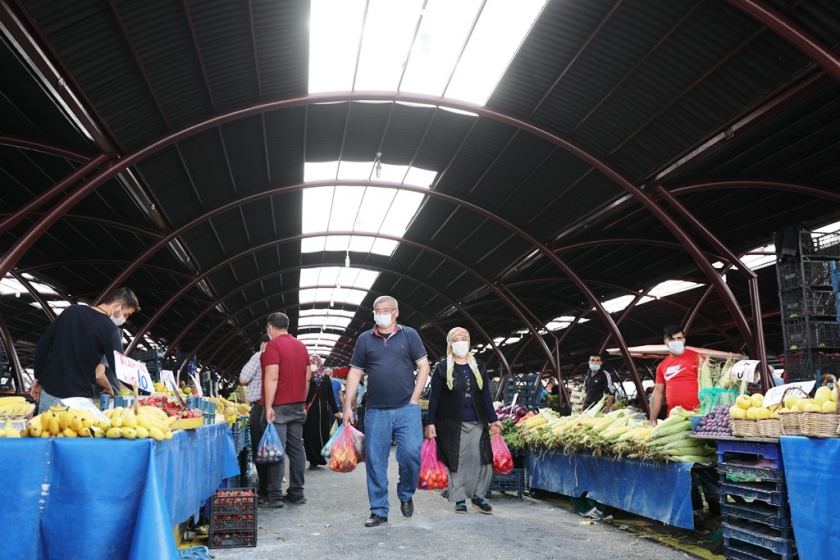 KOCASİNAN, YENİMAHALLE’DEKİ PAZAR YERİNİ YENİLEDİ
