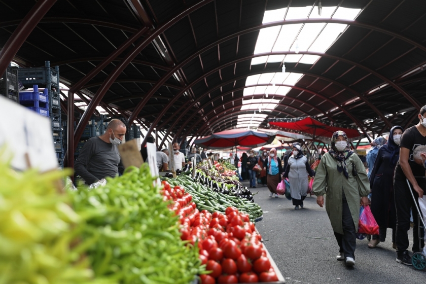 KOCASİNAN, YENİMAHALLE’DEKİ PAZAR YERİNİ YENİLEDİ