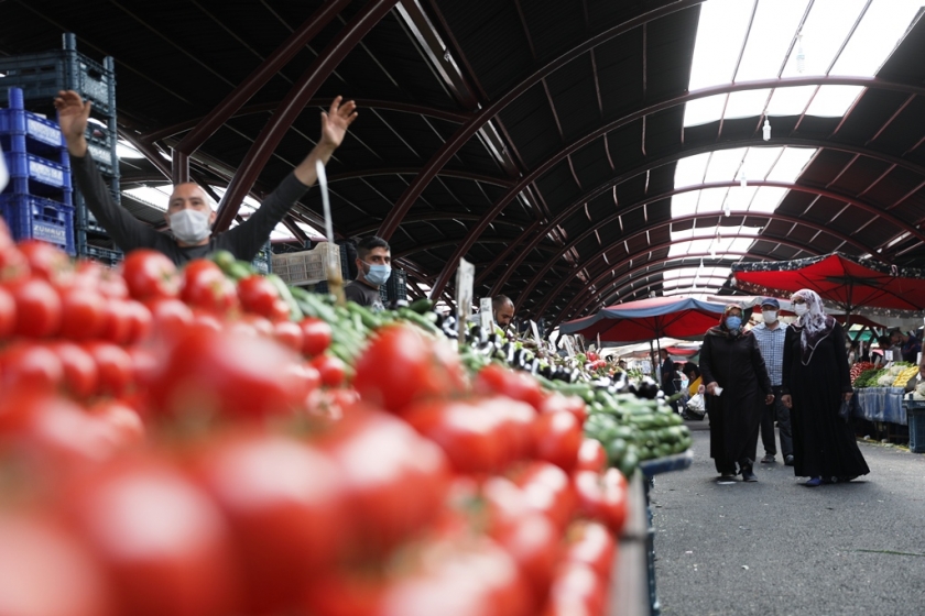 KOCASİNAN, YENİMAHALLE’DEKİ PAZAR YERİNİ YENİLEDİ