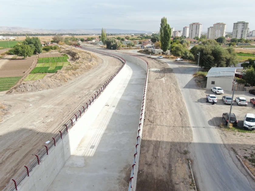 HOCA AHMET YESEVİ MAHALLESİ’NDEKİ KANAL, KOCASİNAN’A YAKIŞIR HALE GETİRİLDİ