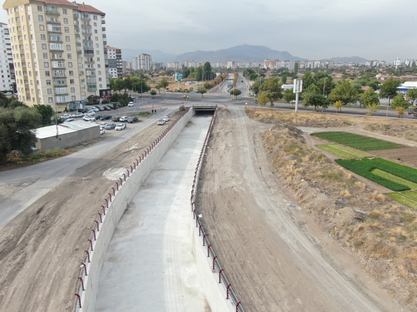 HOCA AHMET YESEVİ MAHALLESİ’NDEKİ KANAL, KOCASİNAN’A YAKIŞIR HALE GETİRİLDİ
