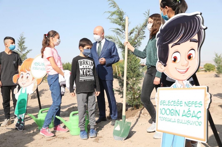 BAŞKAN ÇOLAKBAYRAKDAR, MEVLİD KANDİLİ’NDE AĞAÇ DİKTİ