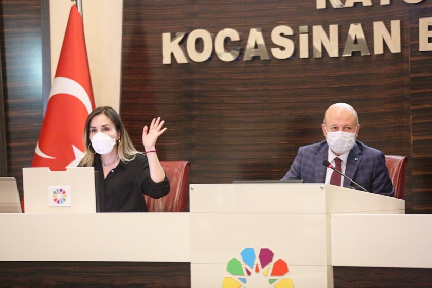 KOCASİNAN BELEDİYE MECLİSİ, HUZUR HAKKINI DEPREMZEDELERE BAĞIŞLADI