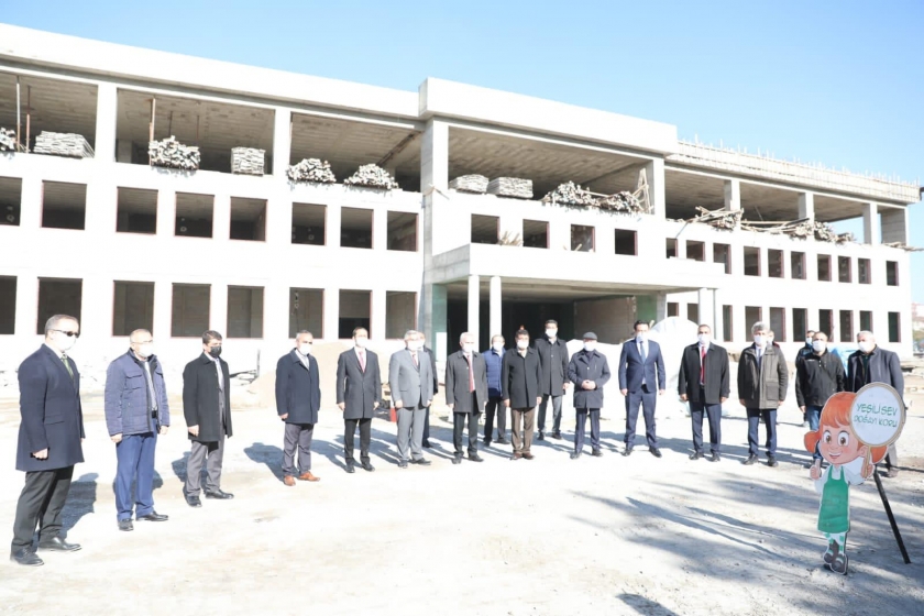 EĞİTİMCİNİN DOSTU BAŞKAN ÇOLAKBAYRAKDAR, ÖĞRETMENLER GÜNÜ’NÜ TAÇLANDIRDI